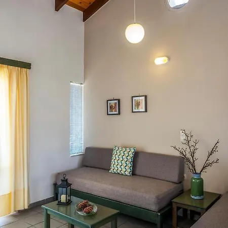 Theos Village كاتو ذاراتسو