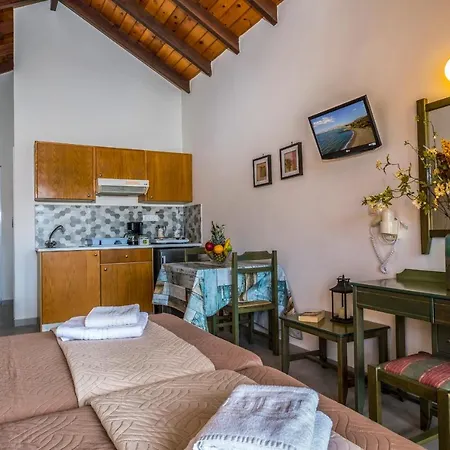 شقة فندقية Theos Village 3*