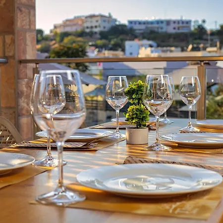 Theos Village شقة فندقية 3*