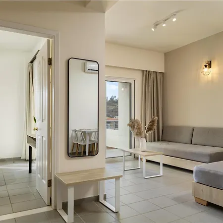 Theos Village شقة فندقية