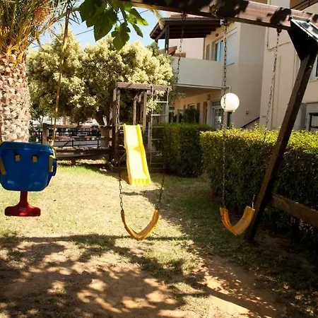 Theos Village شقة فندقية