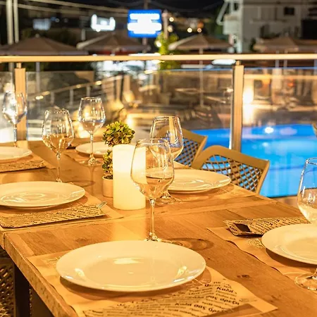 Theos Village Apartahotel 3*