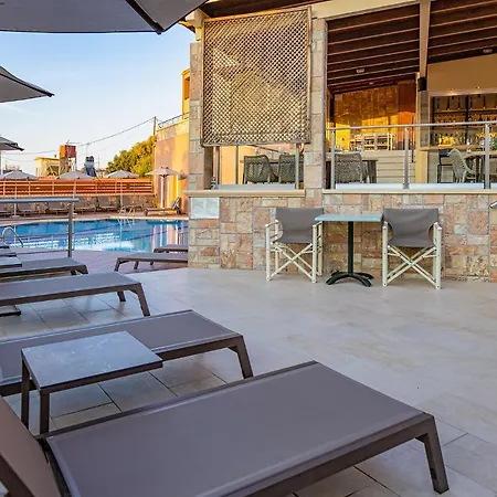 Theos Village Apartahotel 3*