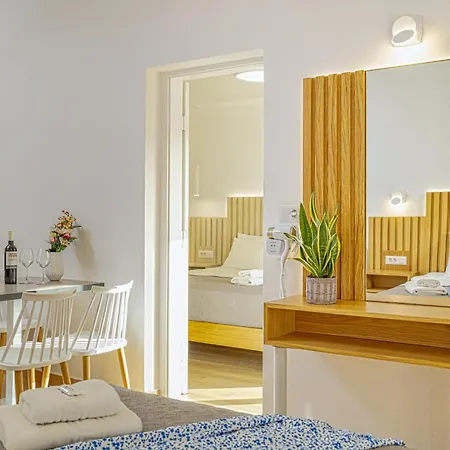 Theos Village Apartahotel